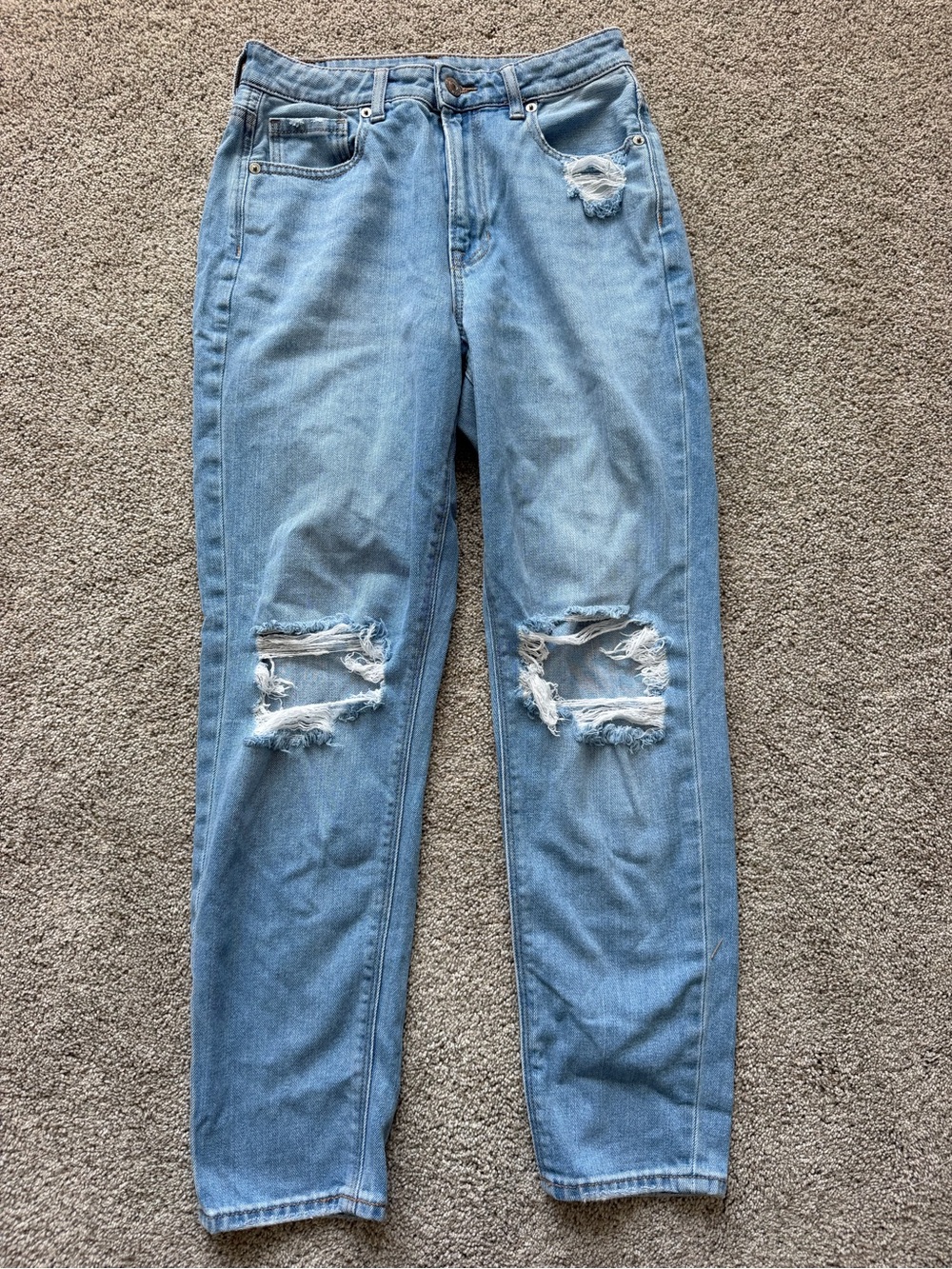 Women’s American Eagle Outfitters Light Blue Distressed Jeans- Size 2 Short